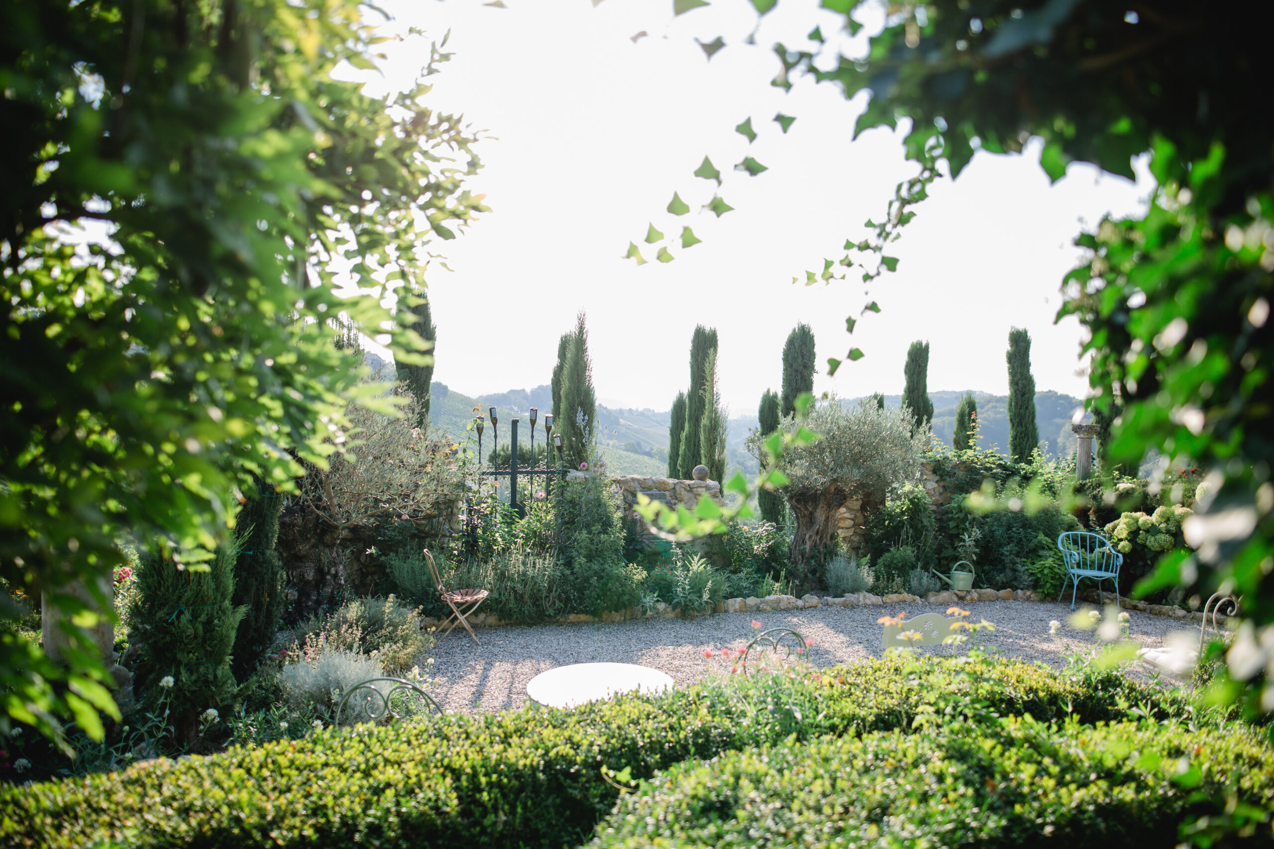 Südsteiermark Garten Polz am Hochgrassnitzberg einzigartige Zypressenallee in Österreich